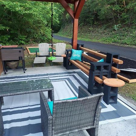 Fabulous Pet-Friendly, Family Cabin With Outdoor Kitchen, Hot Tub, Sauna, Fireplace, Theater Room, Arcade, Pool Table, And Fire Pit Within Minuties Of Dollywood Sevierville Esterno foto