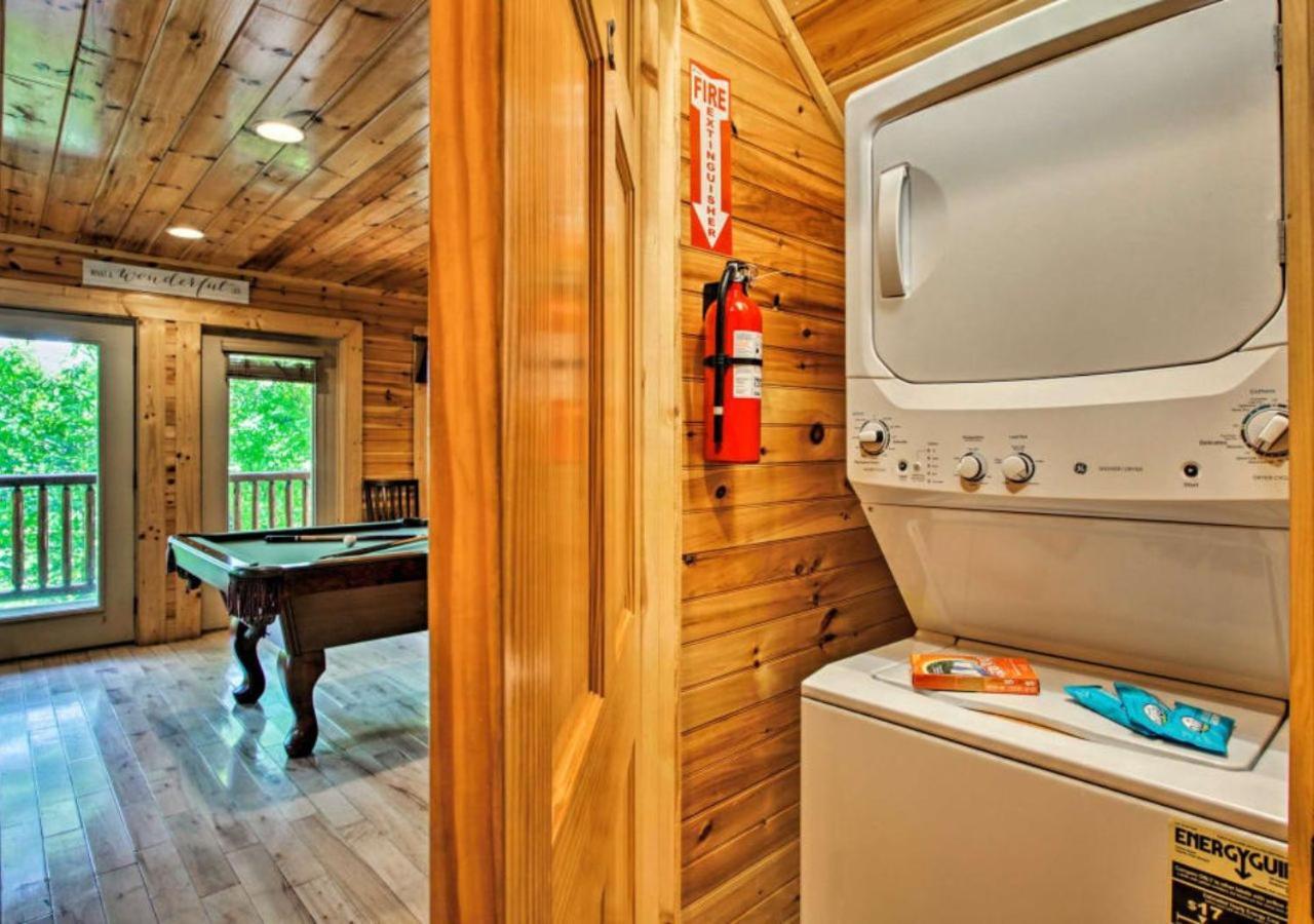 Fabulous Pet-Friendly, Family Cabin With Outdoor Kitchen, Hot Tub, Sauna, Fireplace, Theater Room, Arcade, Pool Table, And Fire Pit Within Minuties Of Dollywood Sevierville Esterno foto