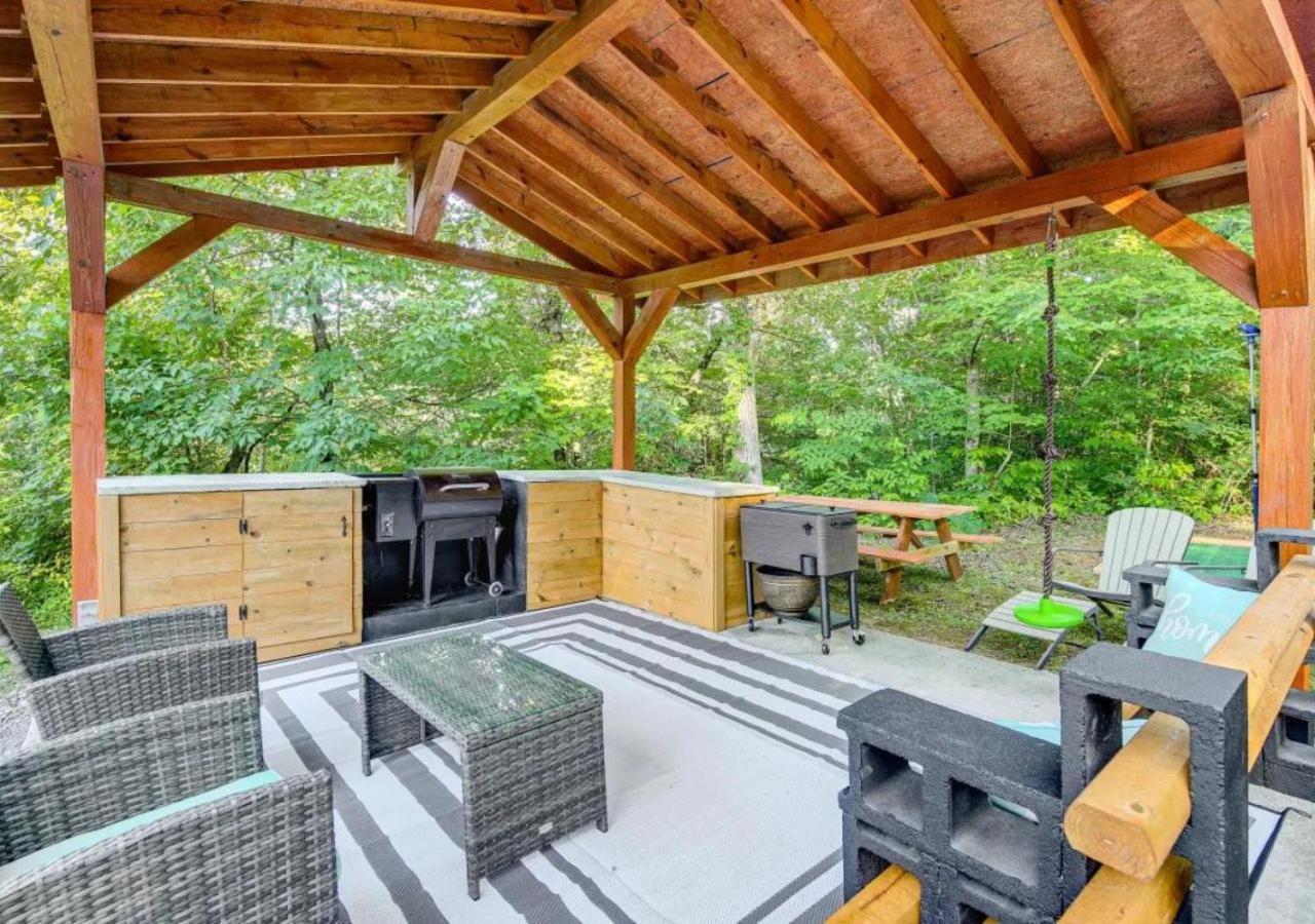 Fabulous Pet-Friendly, Family Cabin With Outdoor Kitchen, Hot Tub, Sauna, Fireplace, Theater Room, Arcade, Pool Table, And Fire Pit Within Minuties Of Dollywood Sevierville Esterno foto