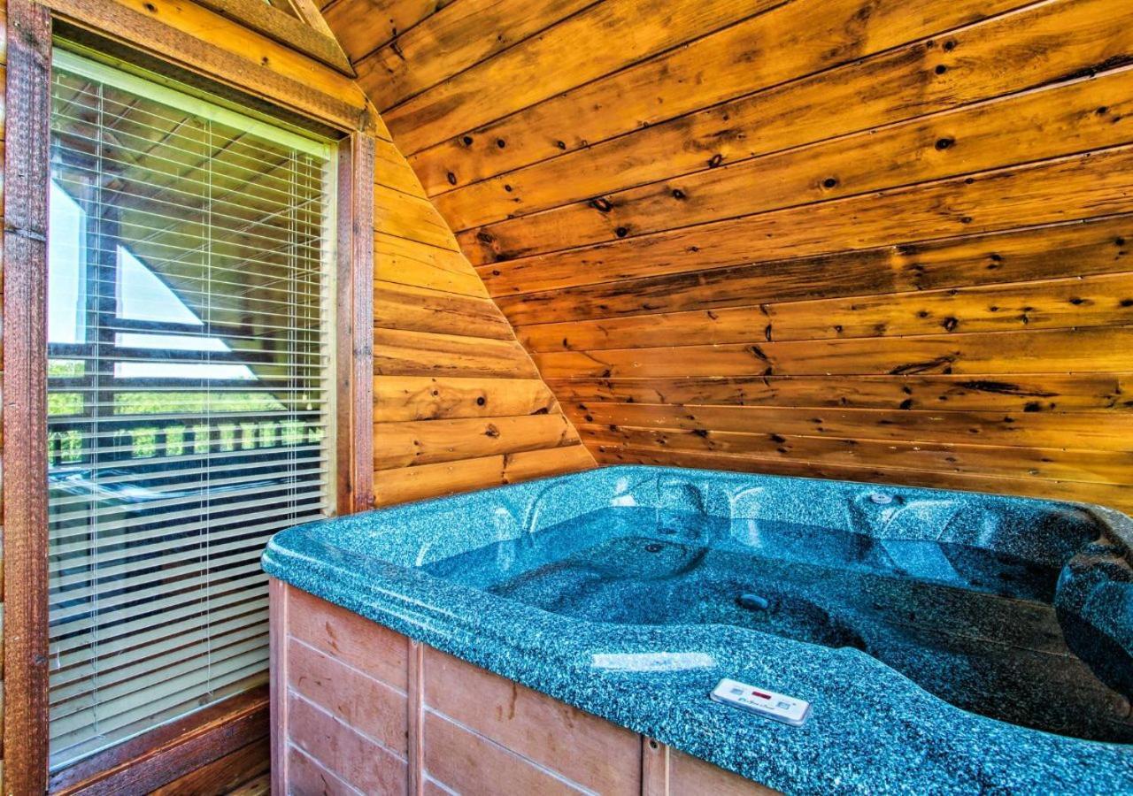 Fabulous Pet-Friendly, Family Cabin With Outdoor Kitchen, Hot Tub, Sauna, Fireplace, Theater Room, Arcade, Pool Table, And Fire Pit Within Minuties Of Dollywood Sevierville Esterno foto