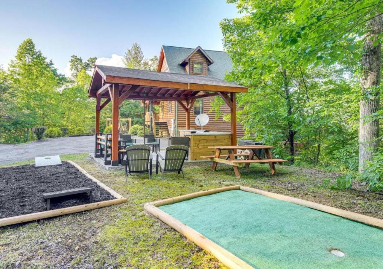 Fabulous Pet-Friendly, Family Cabin With Outdoor Kitchen, Hot Tub, Sauna, Fireplace, Theater Room, Arcade, Pool Table, And Fire Pit Within Minuties Of Dollywood Sevierville Esterno foto