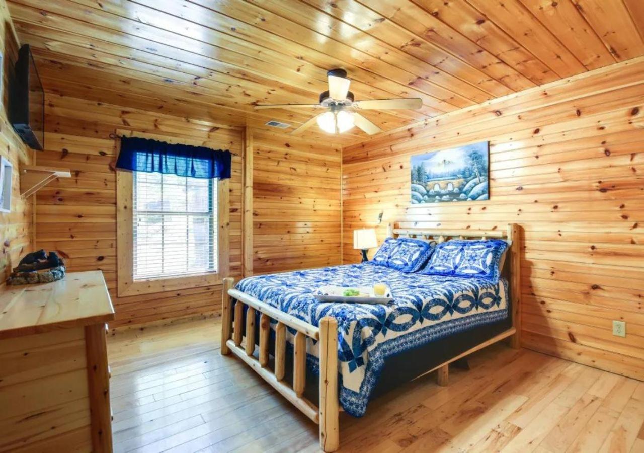 Fabulous Pet-Friendly, Family Cabin With Outdoor Kitchen, Hot Tub, Sauna, Fireplace, Theater Room, Arcade, Pool Table, And Fire Pit Within Minuties Of Dollywood Sevierville Esterno foto