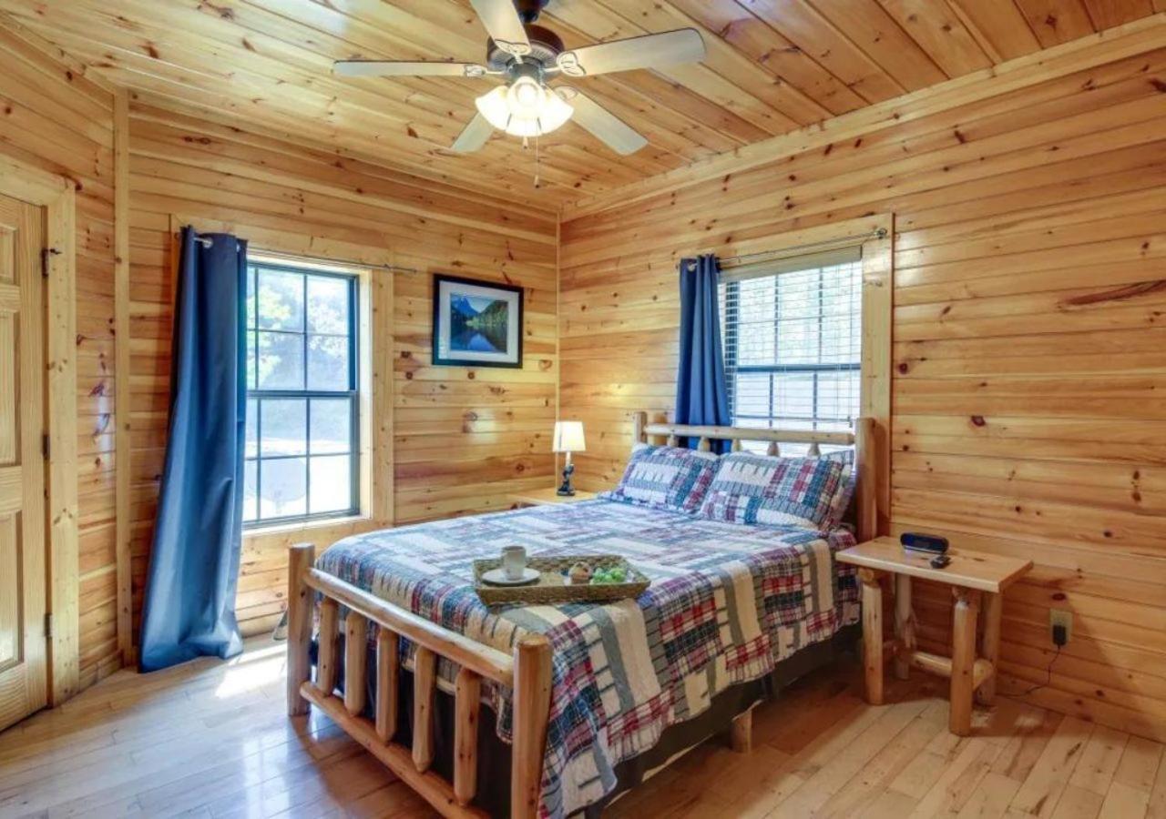 Fabulous Pet-Friendly, Family Cabin With Outdoor Kitchen, Hot Tub, Sauna, Fireplace, Theater Room, Arcade, Pool Table, And Fire Pit Within Minuties Of Dollywood Sevierville Esterno foto