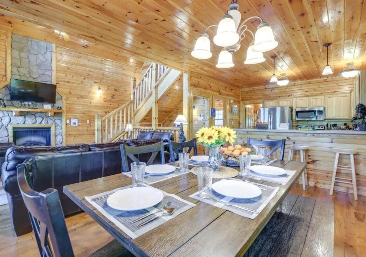 Fabulous Pet-Friendly, Family Cabin With Outdoor Kitchen, Hot Tub, Sauna, Fireplace, Theater Room, Arcade, Pool Table, And Fire Pit Within Minuties Of Dollywood Sevierville Esterno foto