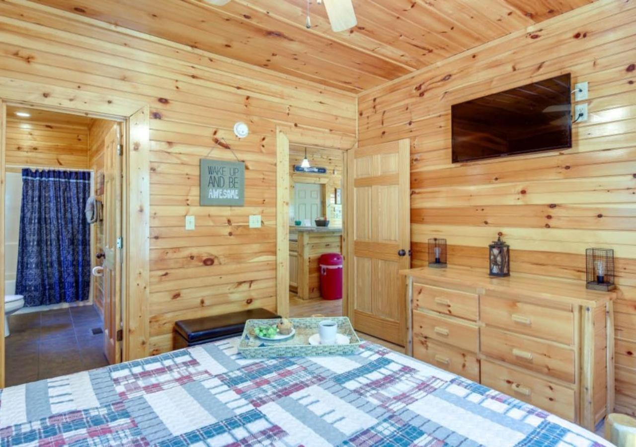 Fabulous Pet-Friendly, Family Cabin With Outdoor Kitchen, Hot Tub, Sauna, Fireplace, Theater Room, Arcade, Pool Table, And Fire Pit Within Minuties Of Dollywood Sevierville Esterno foto