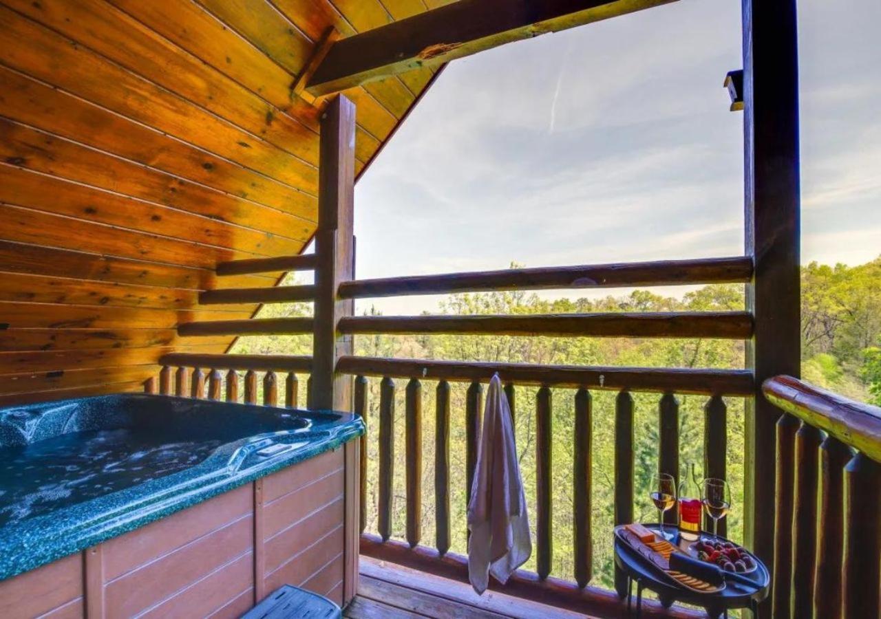 Fabulous Pet-Friendly, Family Cabin With Outdoor Kitchen, Hot Tub, Sauna, Fireplace, Theater Room, Arcade, Pool Table, And Fire Pit Within Minuties Of Dollywood Sevierville Esterno foto