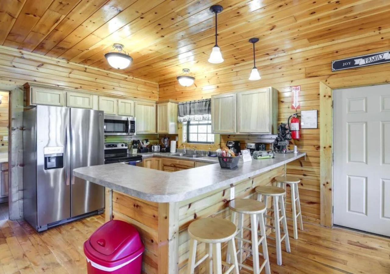 Fabulous Pet-Friendly, Family Cabin With Outdoor Kitchen, Hot Tub, Sauna, Fireplace, Theater Room, Arcade, Pool Table, And Fire Pit Within Minuties Of Dollywood Sevierville Esterno foto