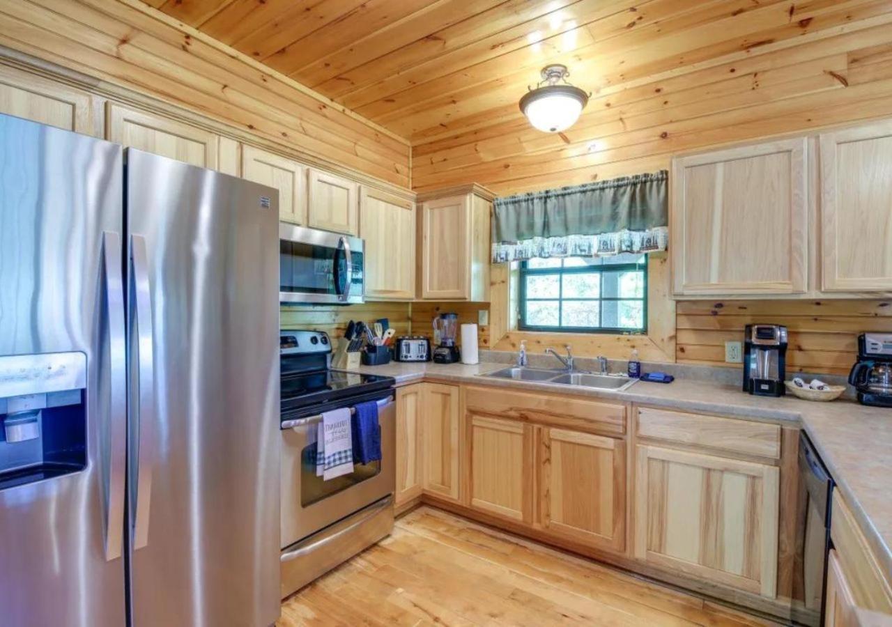 Fabulous Pet-Friendly, Family Cabin With Outdoor Kitchen, Hot Tub, Sauna, Fireplace, Theater Room, Arcade, Pool Table, And Fire Pit Within Minuties Of Dollywood Sevierville Esterno foto