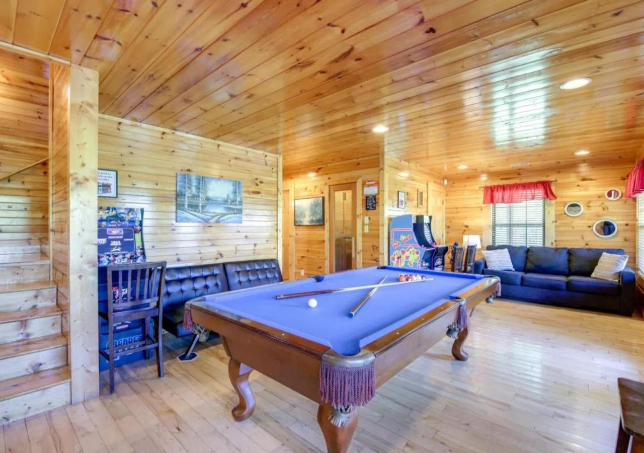 Fabulous Pet-Friendly, Family Cabin With Outdoor Kitchen, Hot Tub, Sauna, Fireplace, Theater Room, Arcade, Pool Table, And Fire Pit Within Minuties Of Dollywood Sevierville Esterno foto